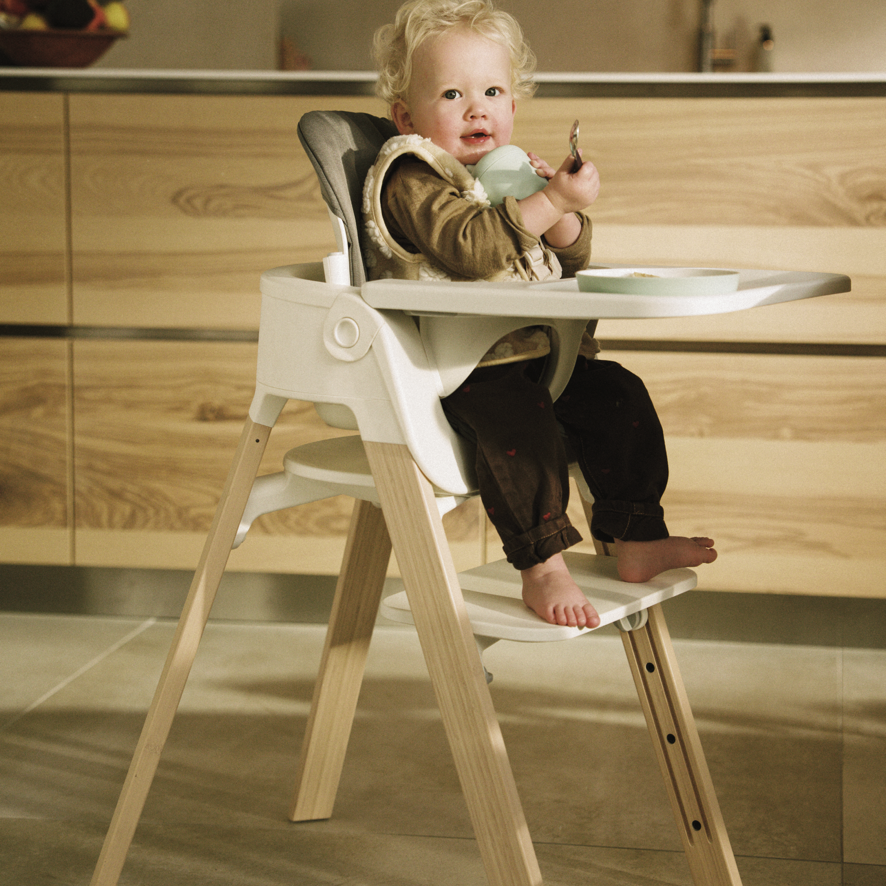 STOKKE STEPS チェア Steps™ | The convertible high chair that adapts with your child